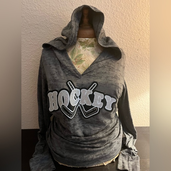 Women’s long sleeve gray hoodie, size medium - Picture 3 of 4